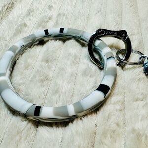 Oventure "Big O" silicone keychain-tuxedo marble-NWOT